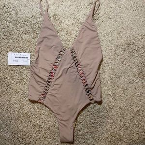 NWT San Lorenzo romantique plunge molokini